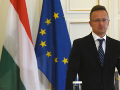 Працівників угорського МЗС у часи Сійярто змушували удавати журналістів на брифінгах – ЗМІ